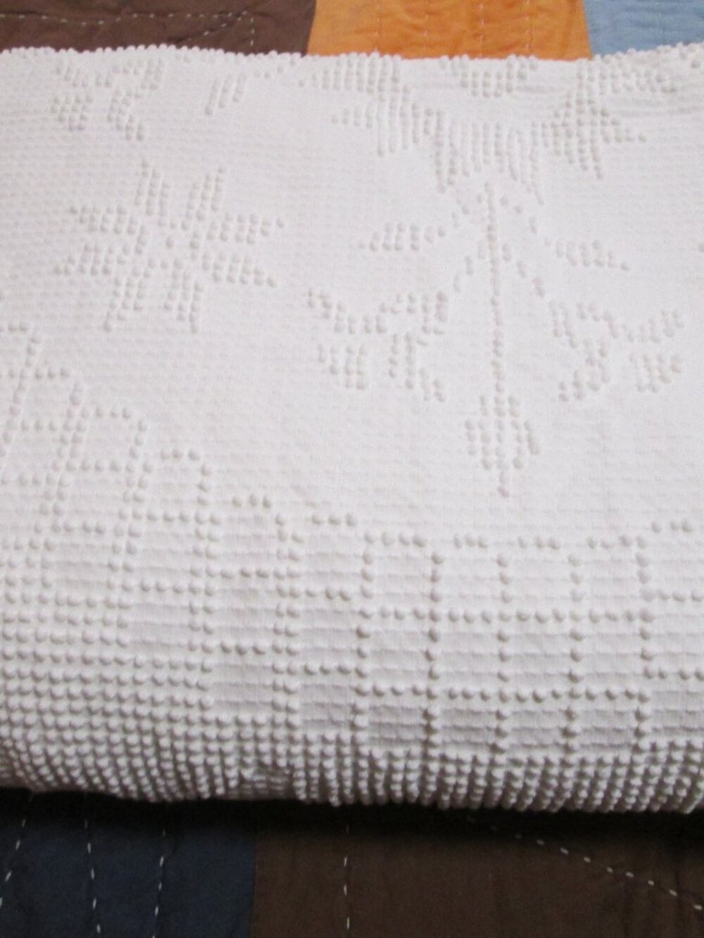 Vtg hobnail chenille fringed queen white cotton farm decor bedspread